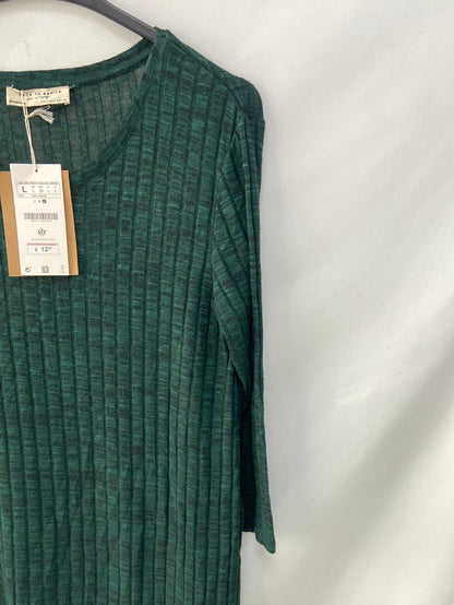 STRADIVARIUS. Tl green ribbed dress/top
