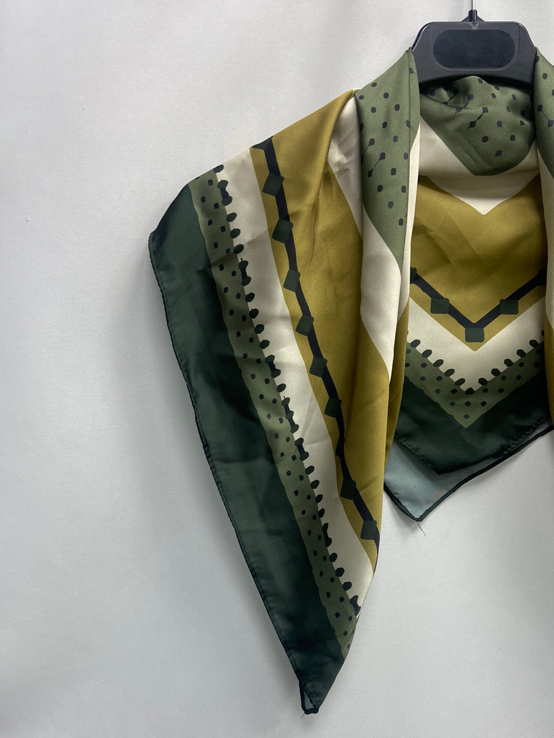 OBJECT. Green-toned scarf
