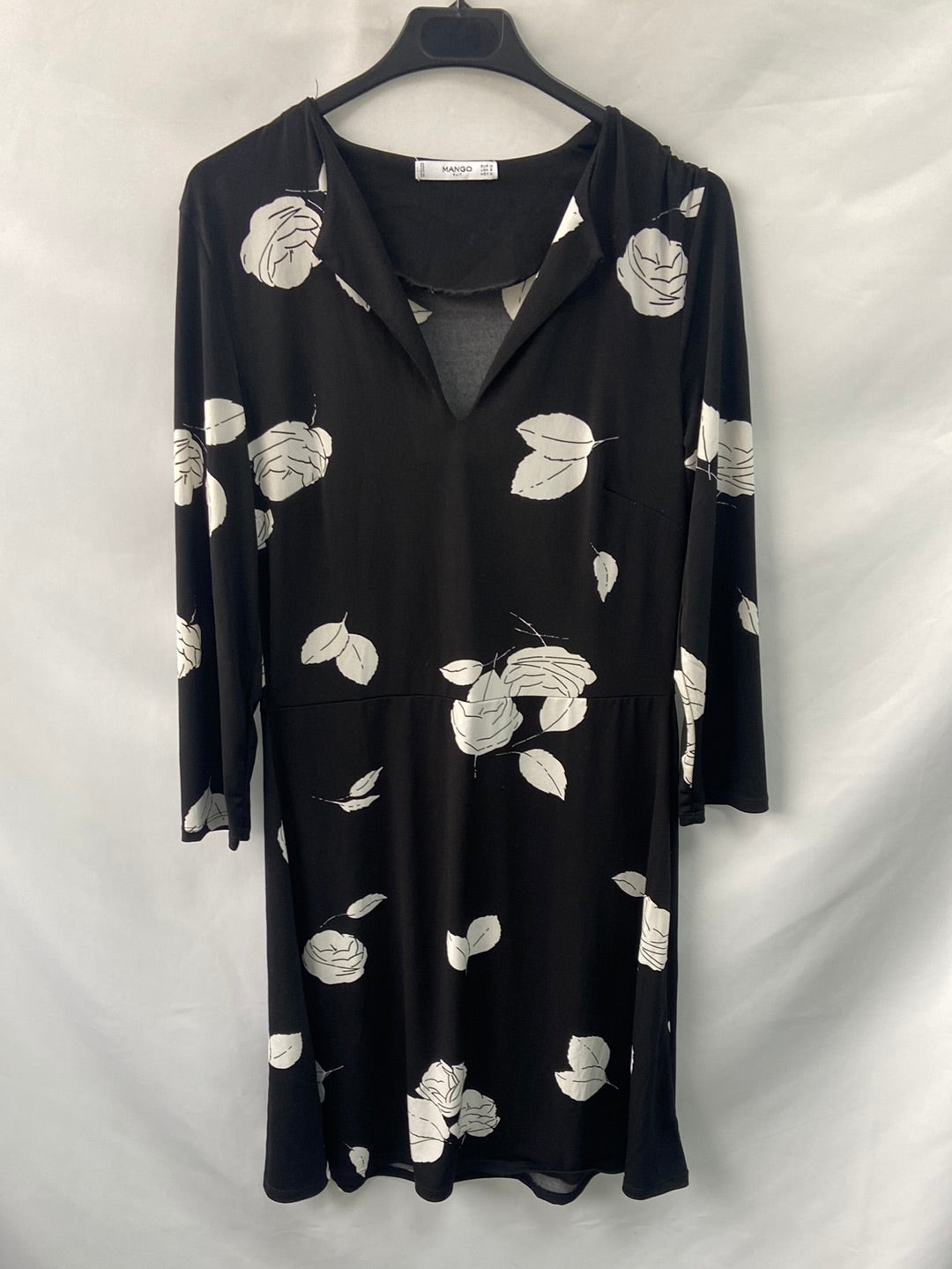 MANGO. Vestido negro hojas T.m