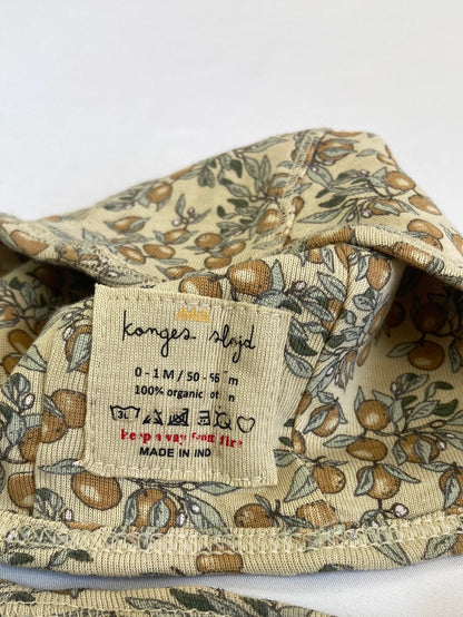 KONGES SLOJD. Beige hood with flowers T. 0-1 months