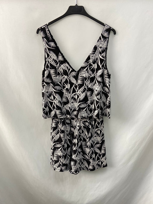 MANGO.Mono corto negro T.s