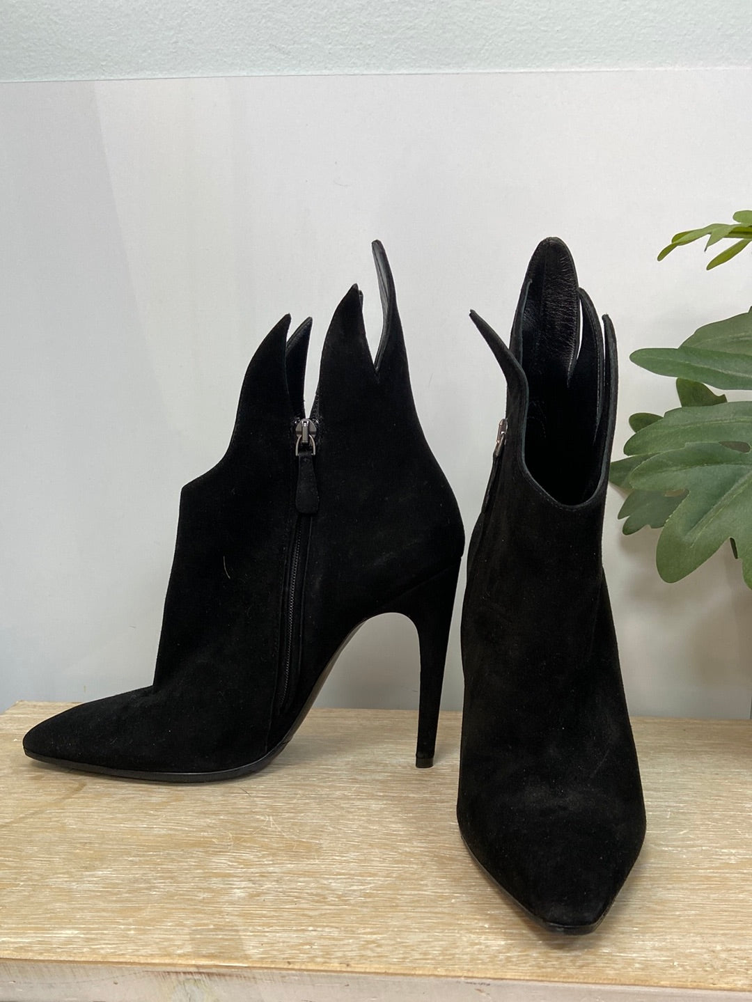 BOTTEGA VENETA. Flame-effect ankle boots, size 39