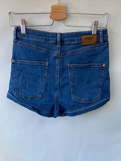 PULL&BEAR. Shorts denim elásticos T.38
