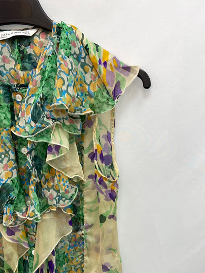 ZARA.Silk blouse with ruffles Ts