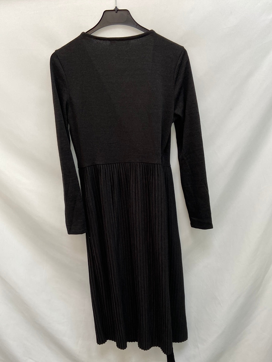 MANGO. Vestido negro plisado T.s