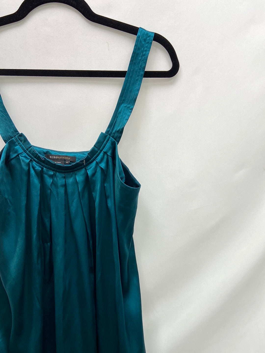 BCBG.Green satin dress T.Xs Hibuy market BCBG.Green satin dress T.Xs Hibuy market