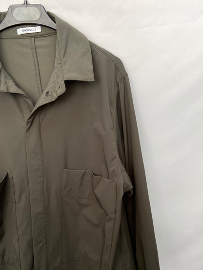 SHON MOTT.Camisa/sobrecamisa verde impermeable T.L