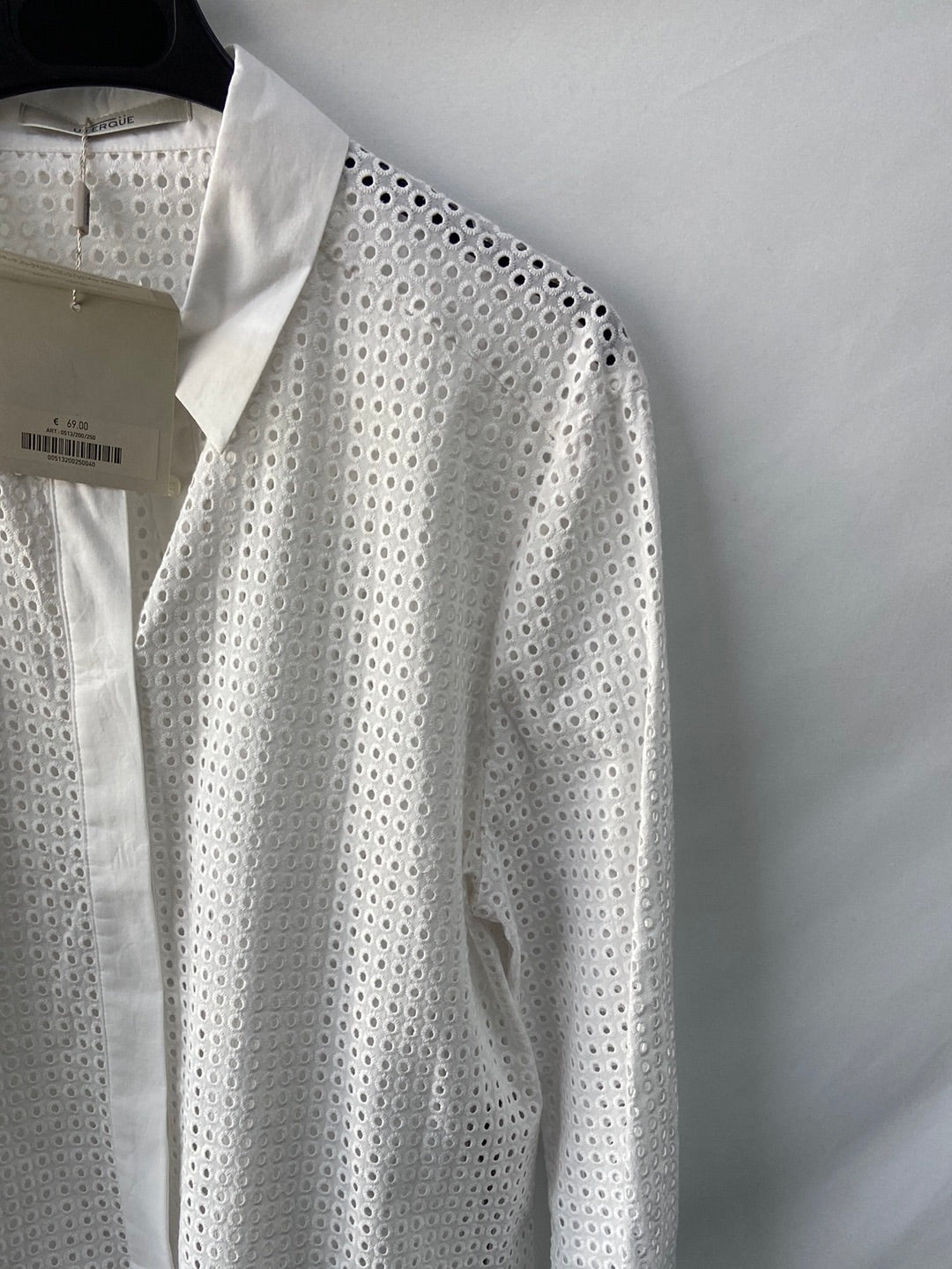 UTERQÜE. Tl die-cut white shirt