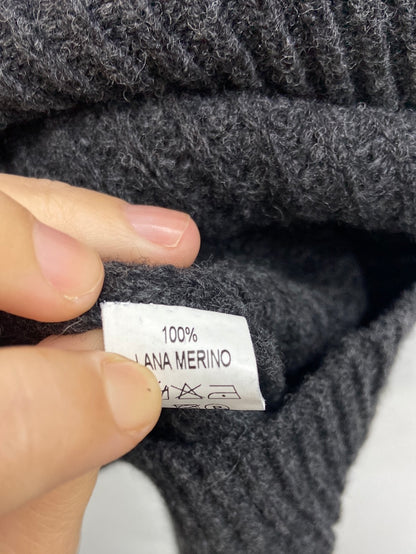 COUNTING CLOUDS. Tm two-tone gray sweater