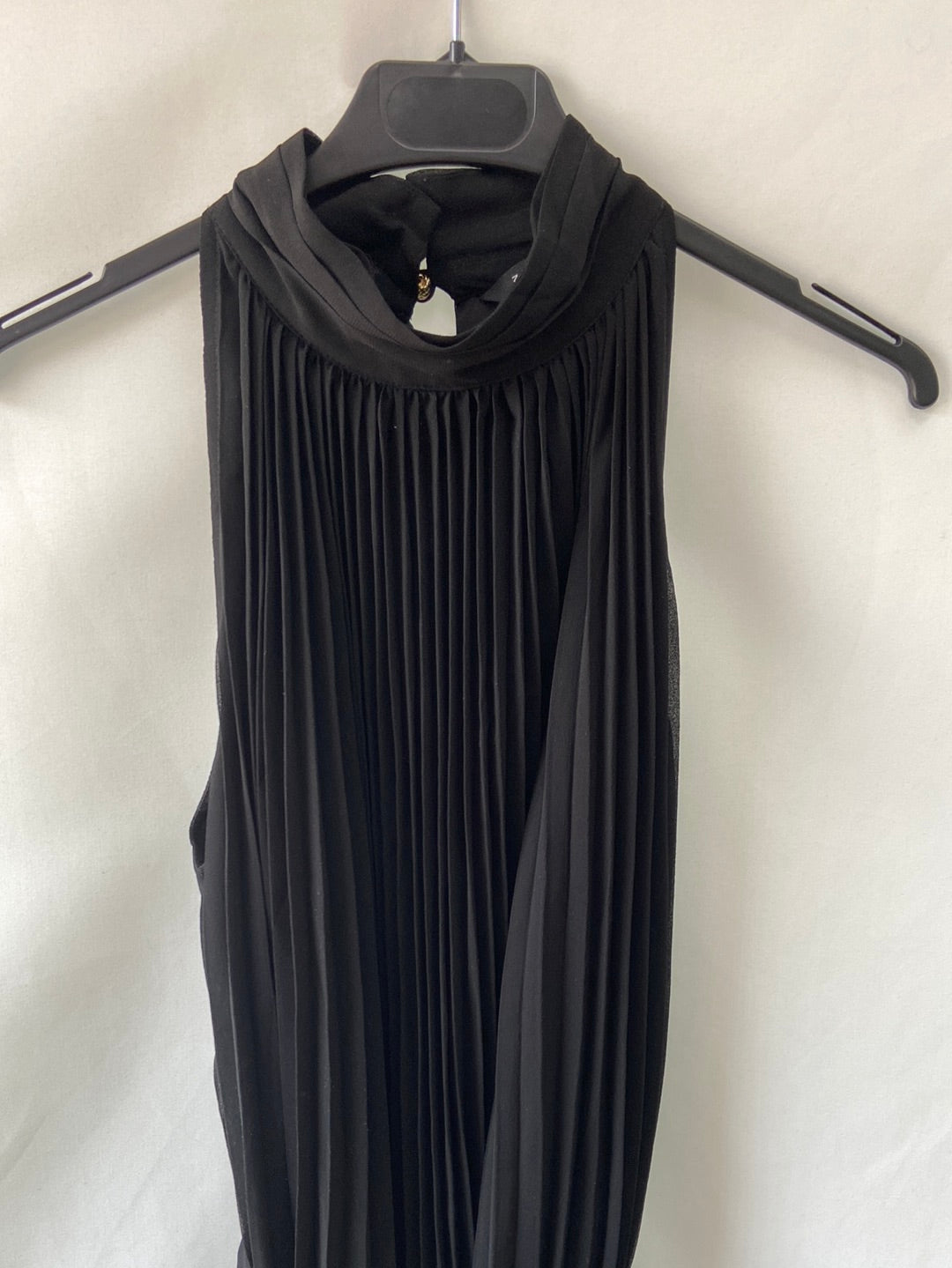 ZARA.Vestido negro midi plisado T.m
