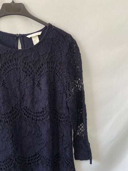 H&M. Vestido encaje azul T.40