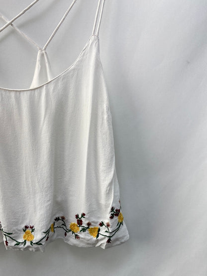 LEFTIES.Top blanco bordado T.S