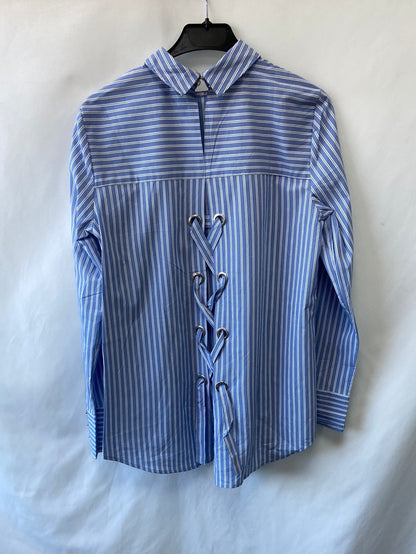 STRADIVARIUS.Camisa cerrada rayas T.M