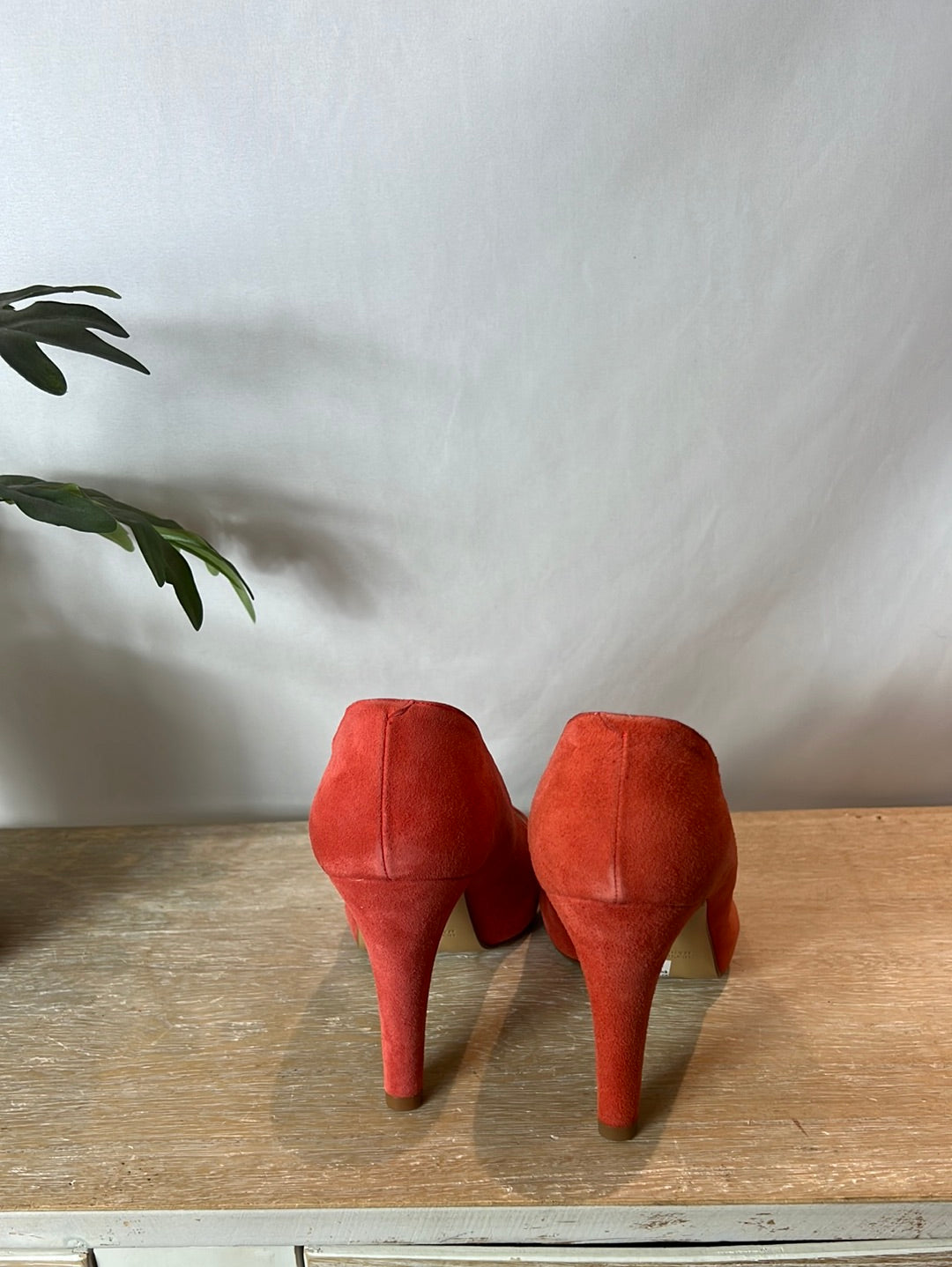 UNDERGROUND EMPIRE. Orange heels, size 39