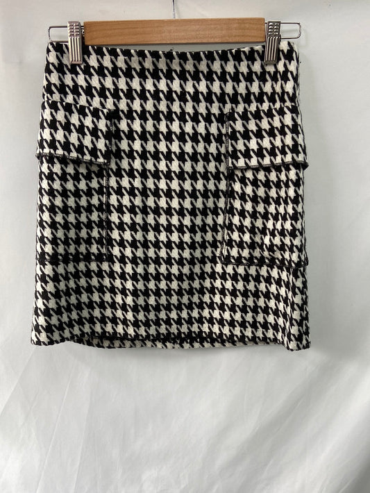 MANGO.Falda corta pata de gallo T.XS