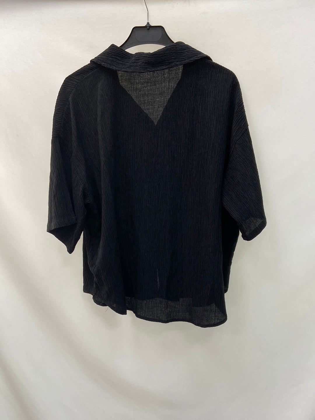 PRIMARK.Camisa negra fruncida T.38