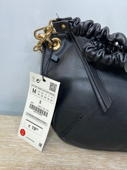 ZARA. bolso negro cadena dorada