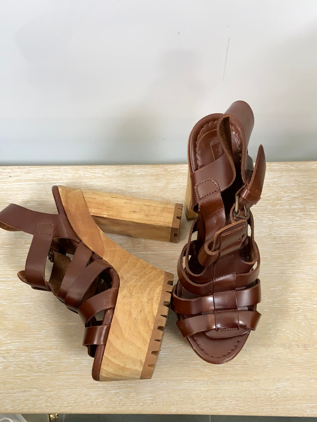 ZARA.Sandalias tiras plataforma T.36