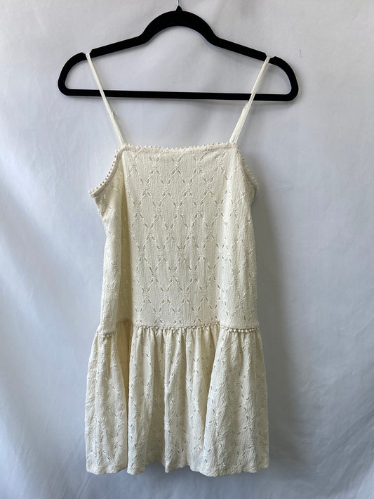 BERSHKA.Vestido blanco roto T.XS