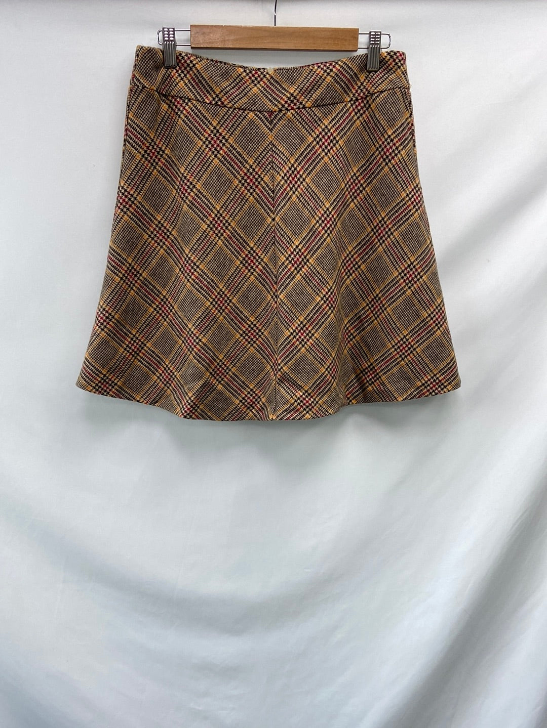 WHITE. Short houndstooth skirt size 38