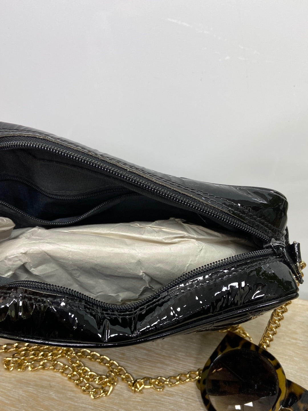 OTHERS. Black patent leather quilted bag
