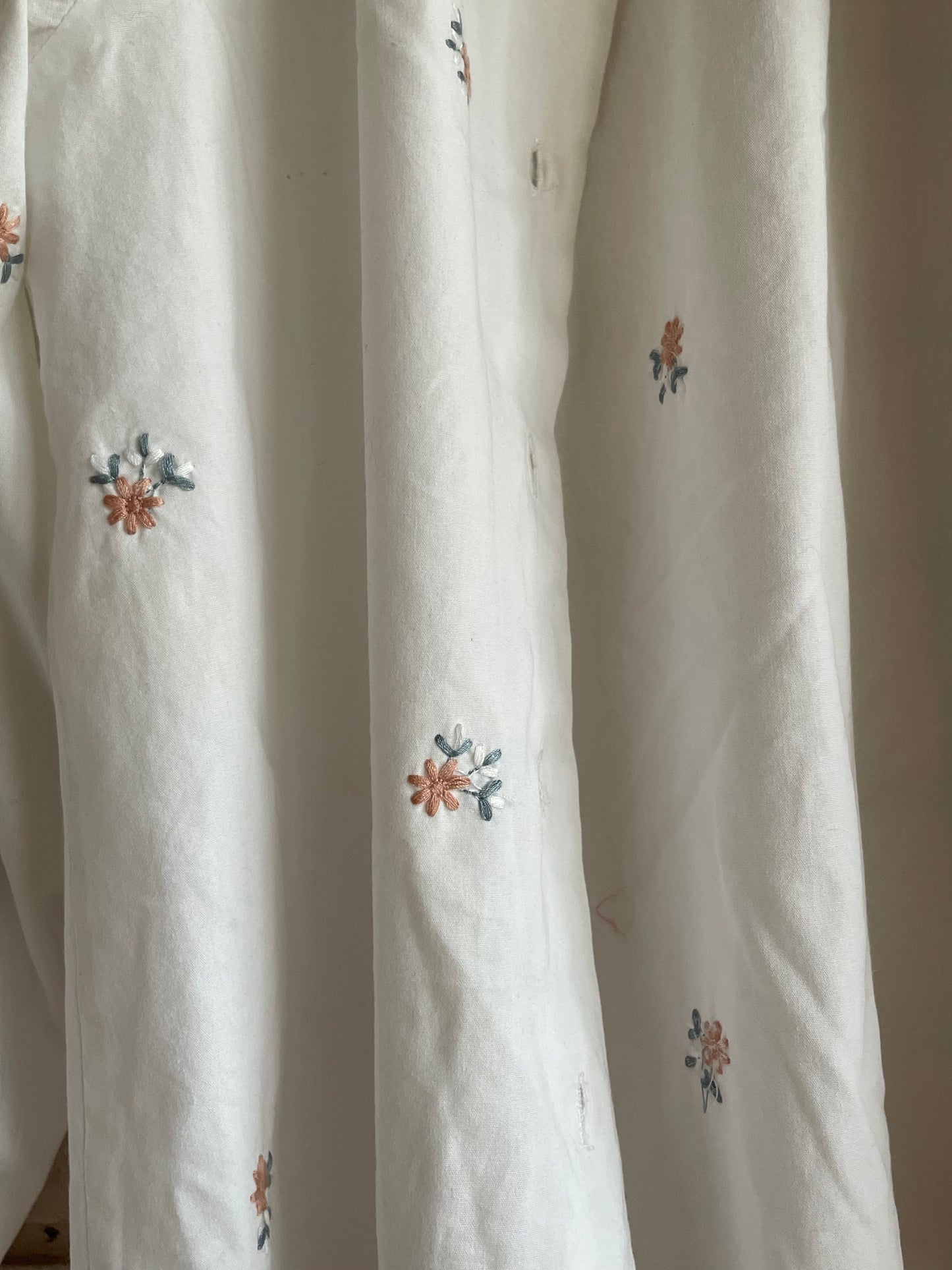 OTRAS.Blusa cuello bebé bordada T.s