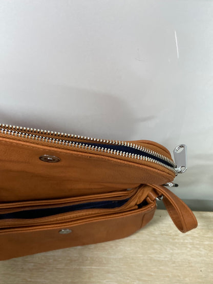 OTRAS.Bolso camel efecto piel