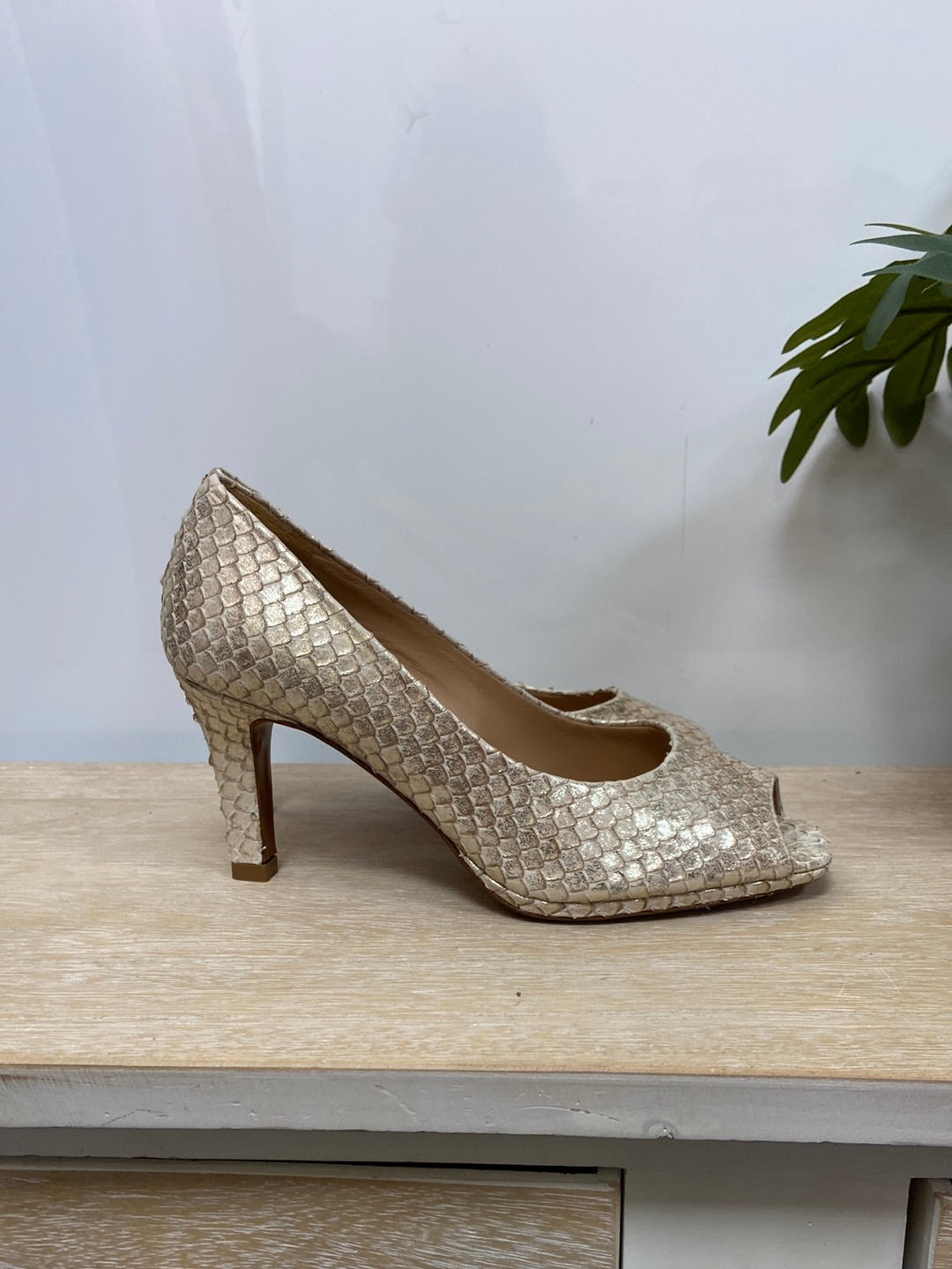 PLATINUM. Gold-tone heeled party shoes, size 36