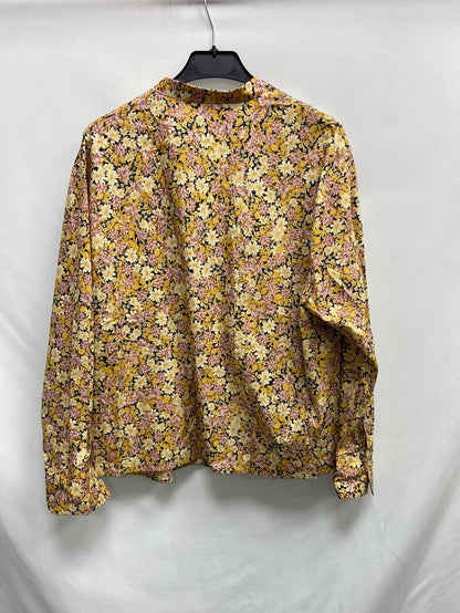 MANGO. Camisa negra flores T.s