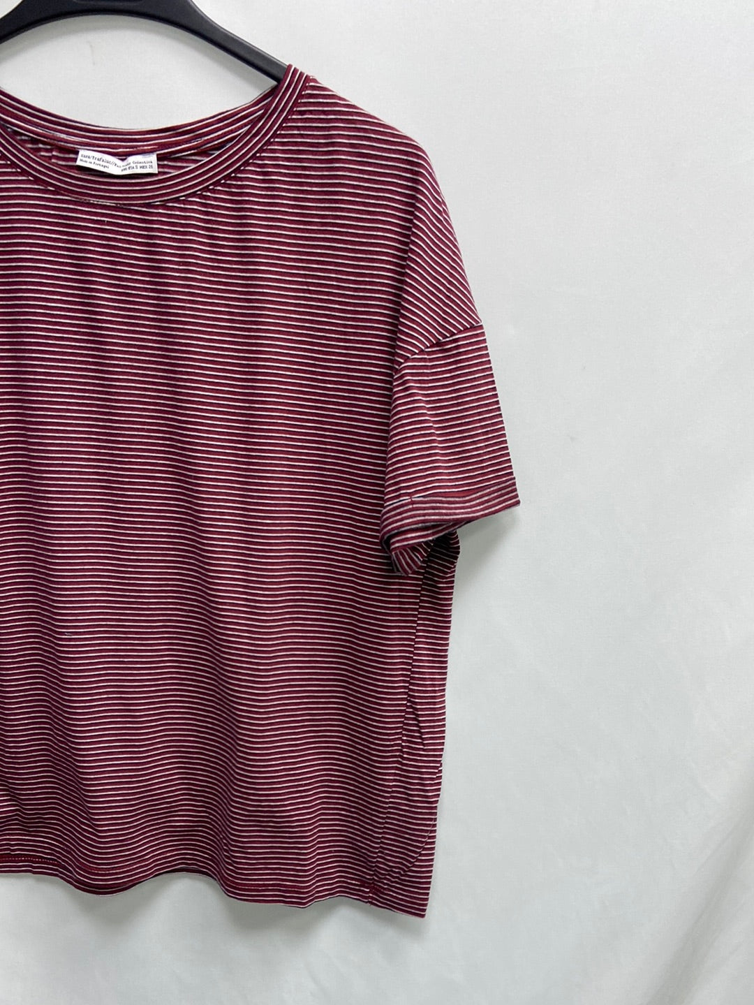 ZARA. Camiseta burdeos rayas T.s