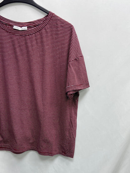 ZARA. Camiseta burdeos rayas T.s