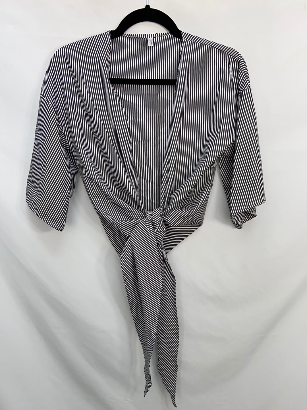 WANNA THIS. Striped knotted blouse Ts