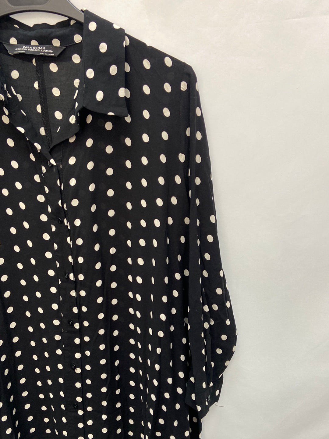 ZARA.Vestido Mini negro lunares T.s