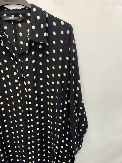 ZARA.Vestido Mini negro lunares T.s