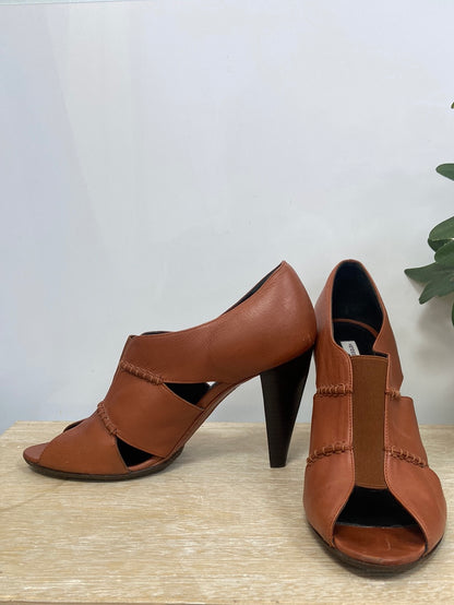 VANESSA BRUNO. Open leather heels size 38