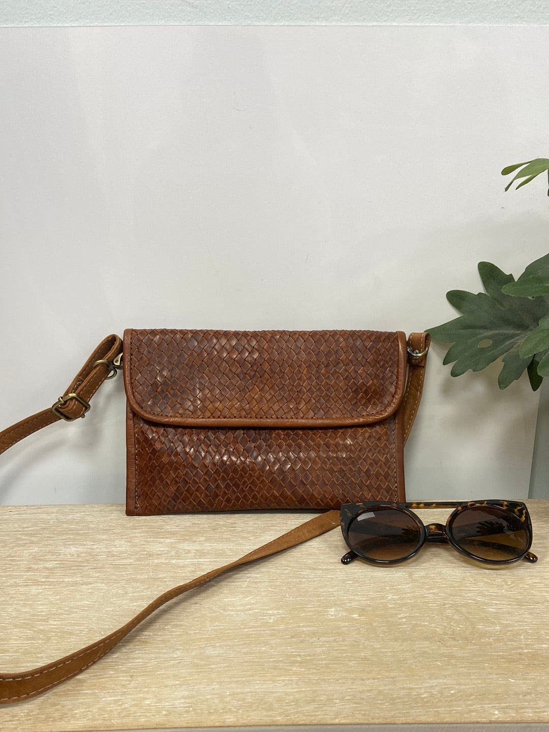 OTRAS.Bolso piel marrón