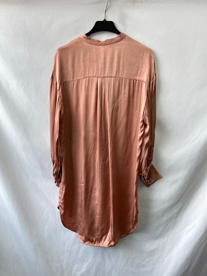 ZARA.Vestido rosa volante satinado T.XS (Tara)