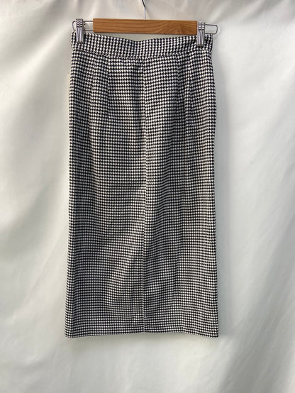 OTRAS.Falda midi pata de gallo T.S