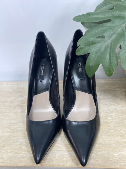 ZARA.Tacones Stilettos negros T.39
