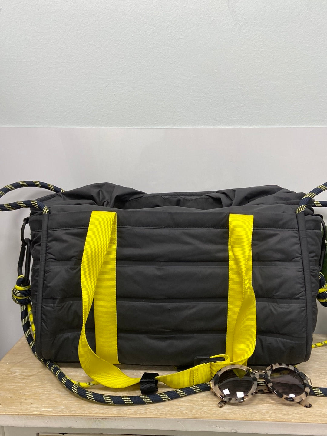 LULULEMON.Bolsa deportiva acolchada