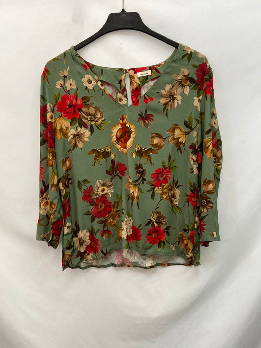 MED WINDS. Blusa verde flores T.s