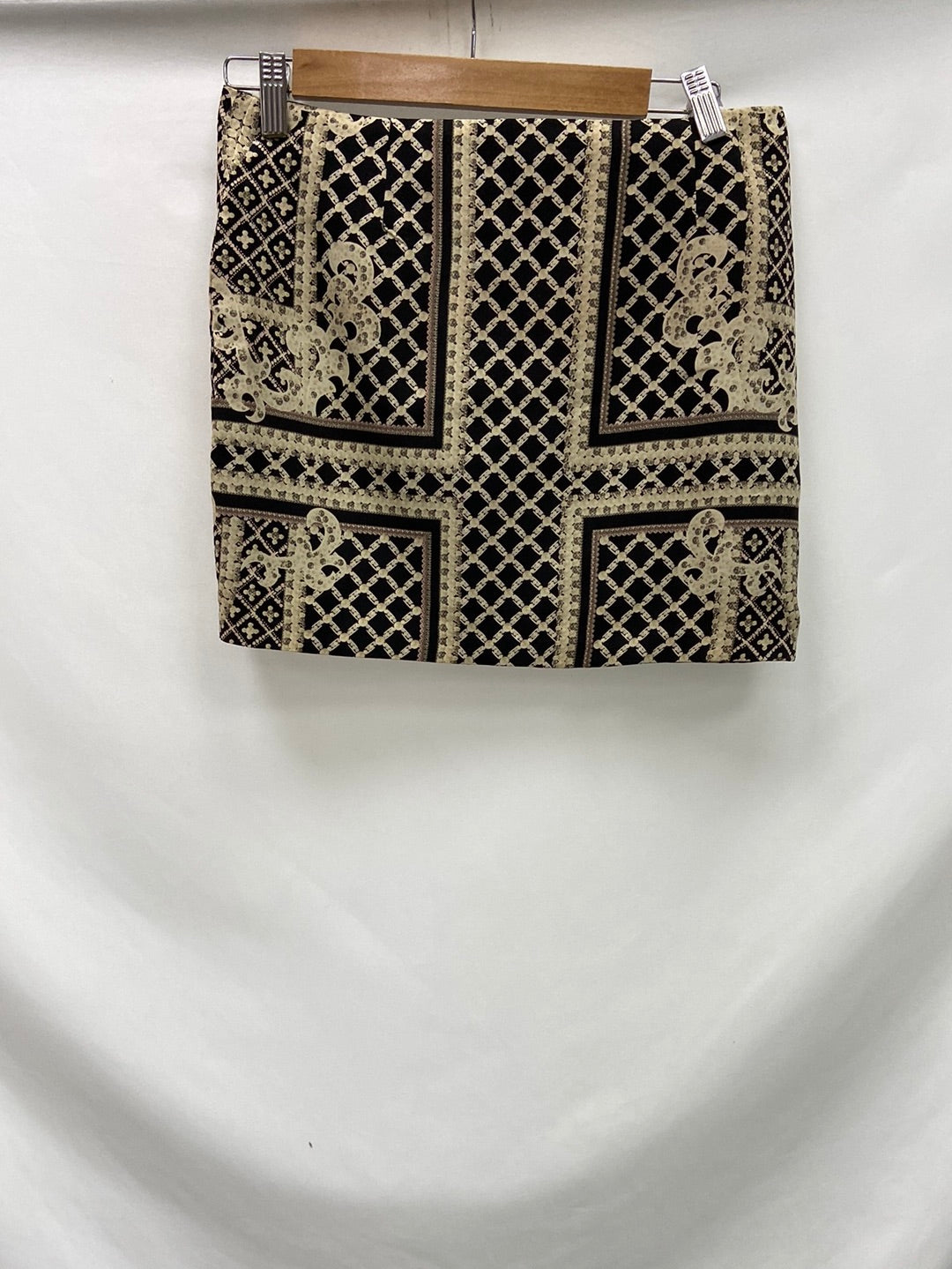 OTHERS. Printed short skirt Ts