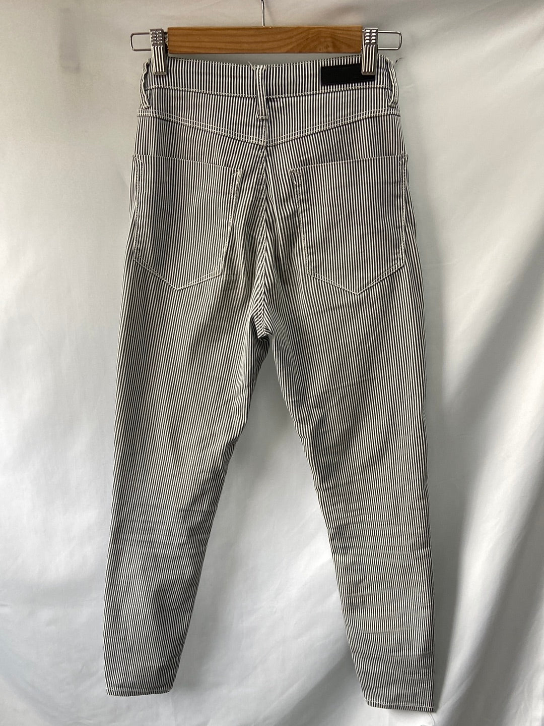 STRADIVARIUS. Pantalón rayas T.36