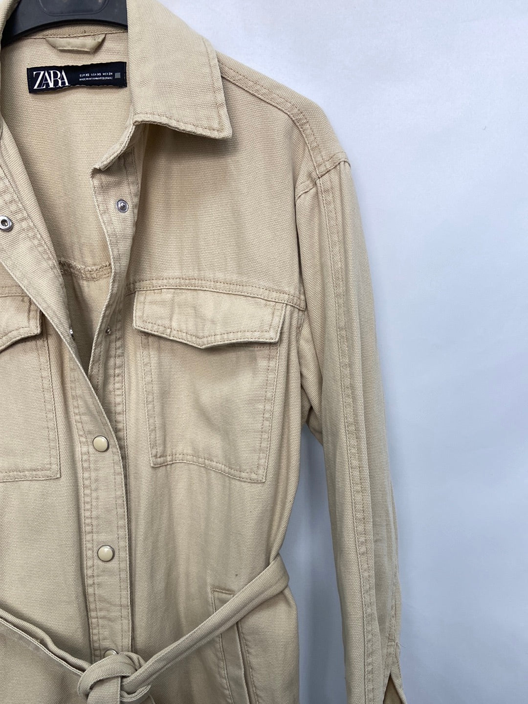 ZARA.Camisa/sobrecamisa beige cinturón T.xs