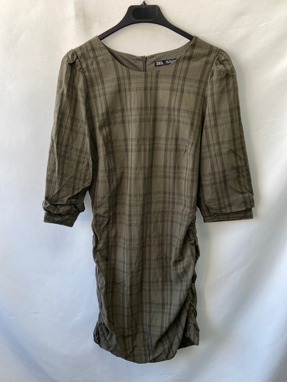 ZARA. Vestido cuadros fruncido T.L