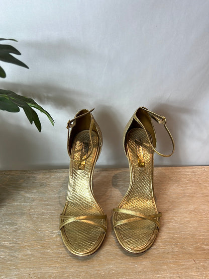 BCBG. Sandalia dorada serpiente T.38