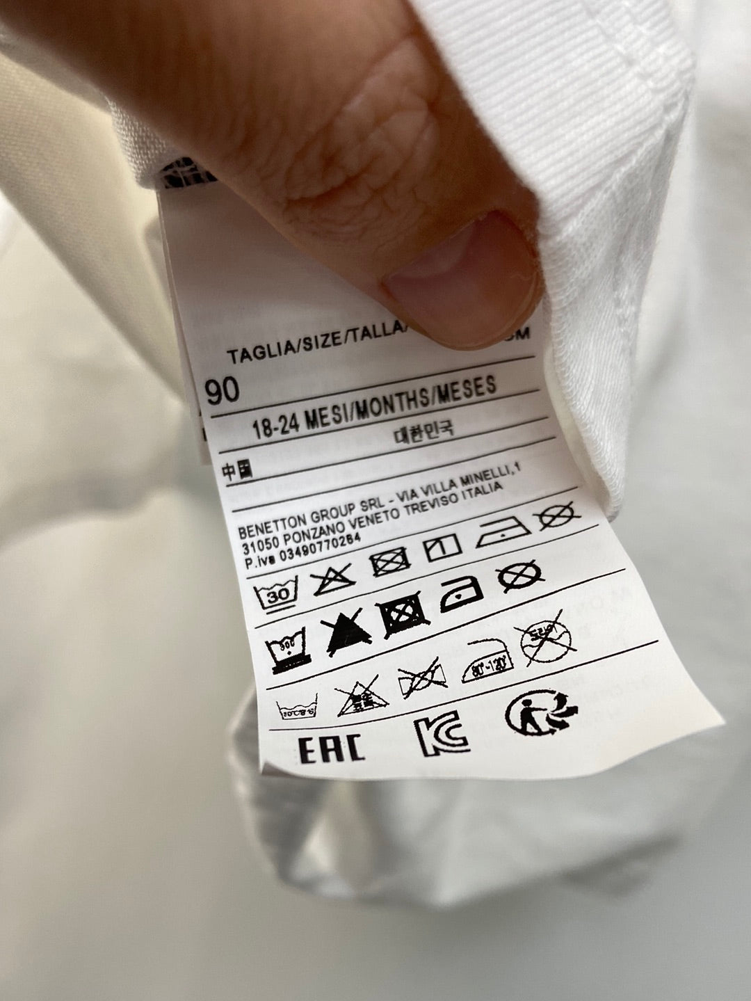 BENETTON. Camiseta blanca manga larga T.18-24 meses