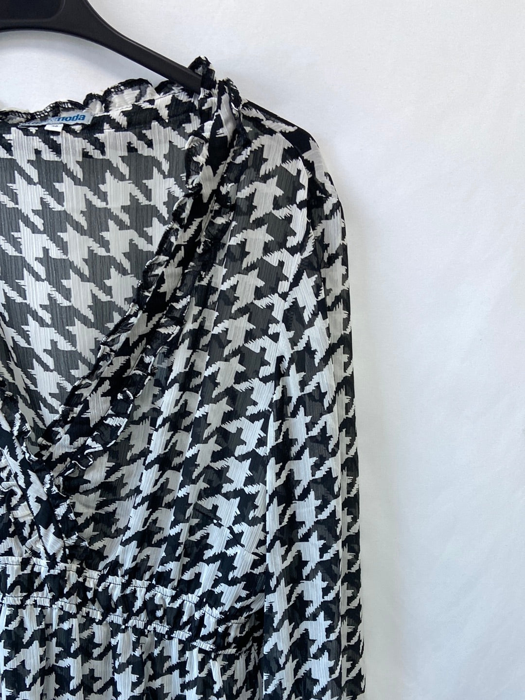 OTRAS.Top gasa pata de gallo T.48