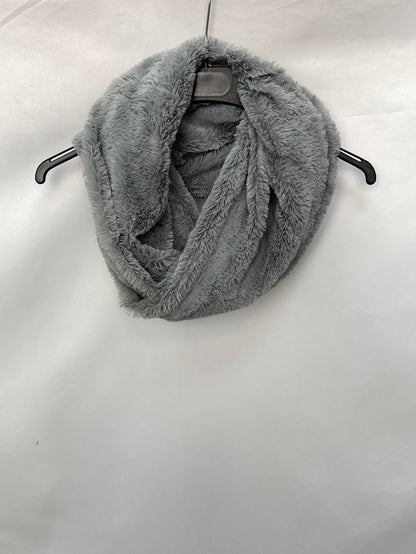 EL CORTE INGLÉS. Pastel blue fur collar