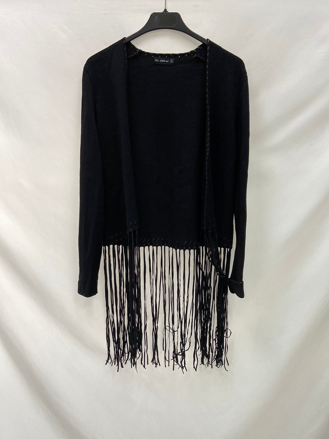 ZARA.Chaqueta negra punto flecos T.M